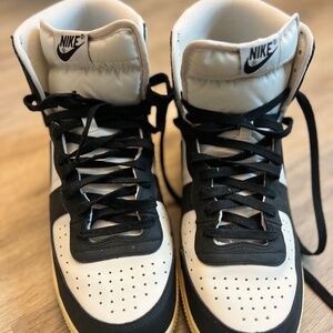 Nike Air Force 1 High Retro Black/White Sneakers